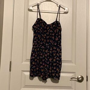 Cute jumpsuit with flowers